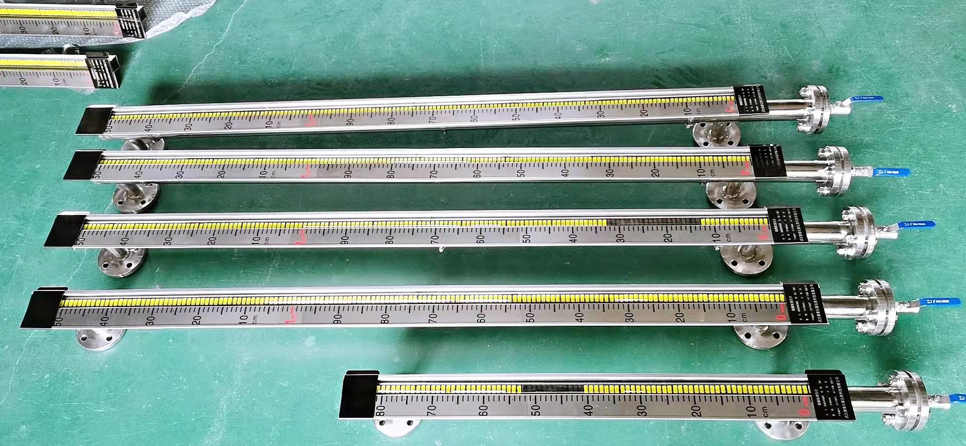 磁翻板液位計真空面板 (1).jpg